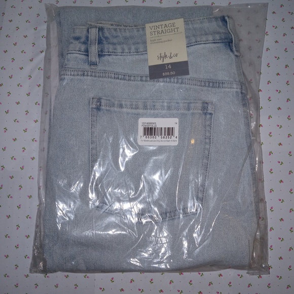 MACY's: Women's Style & Co Curvy-Fit Straight Cropped Mom Jeans - Picture 2 of 4